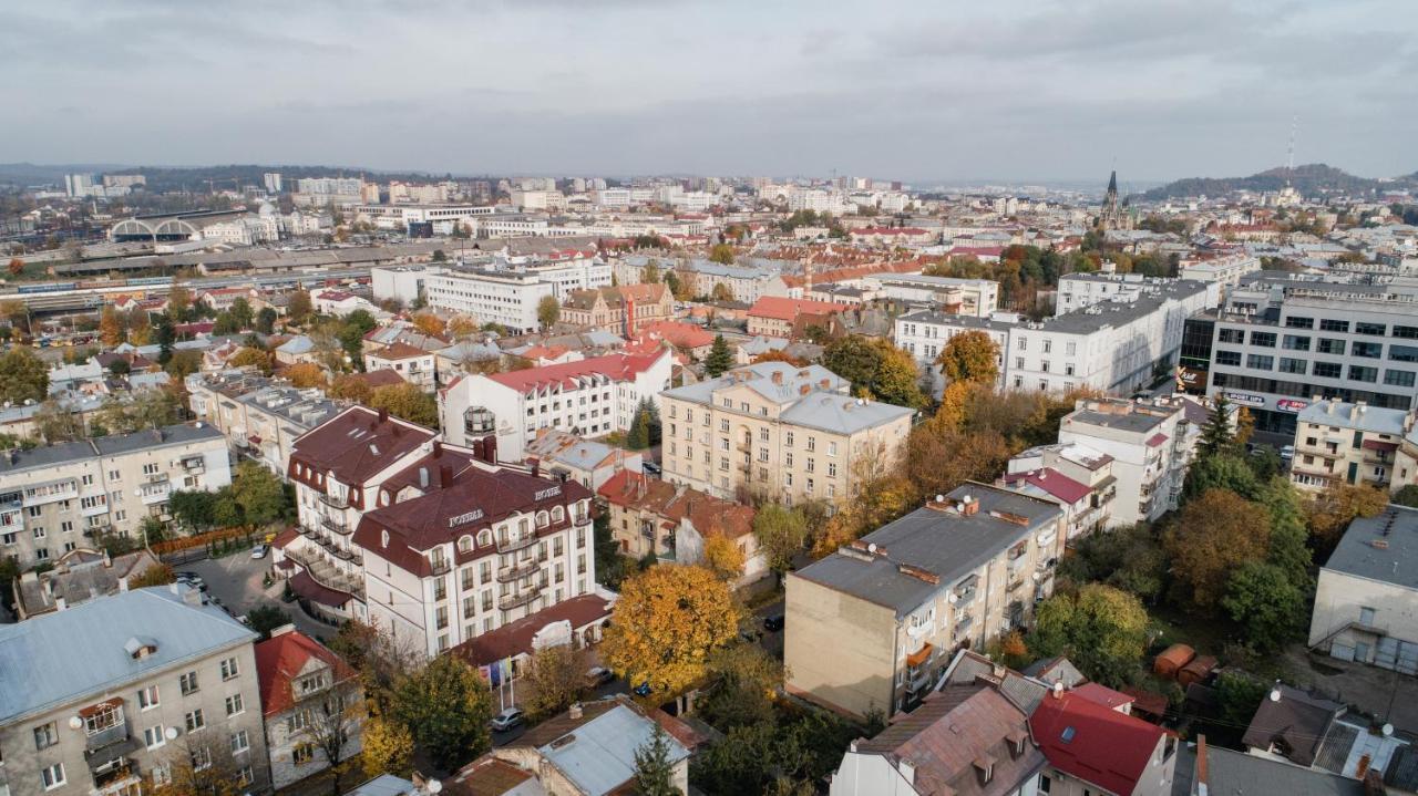 Nota Bene Hotel & Restaurant Lviv Bagian luar foto