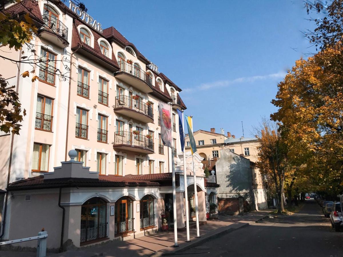 Nota Bene Hotel & Restaurant Lviv Bagian luar foto