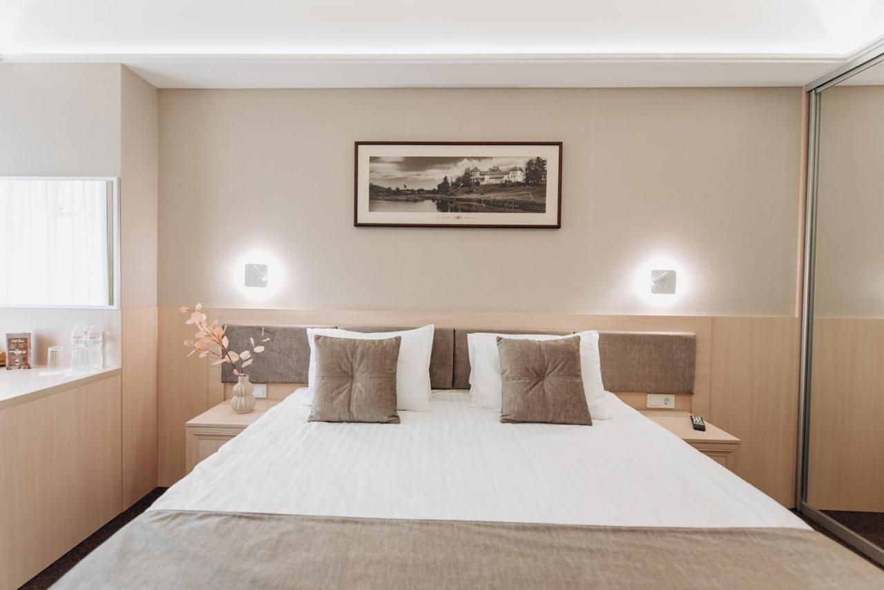Nota Bene Hotel & Restaurant Lviv Bagian luar foto