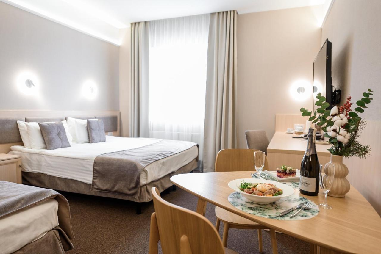 Nota Bene Hotel & Restaurant Lviv Bagian luar foto