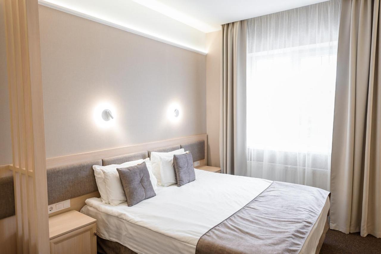 Nota Bene Hotel & Restaurant Lviv Bagian luar foto