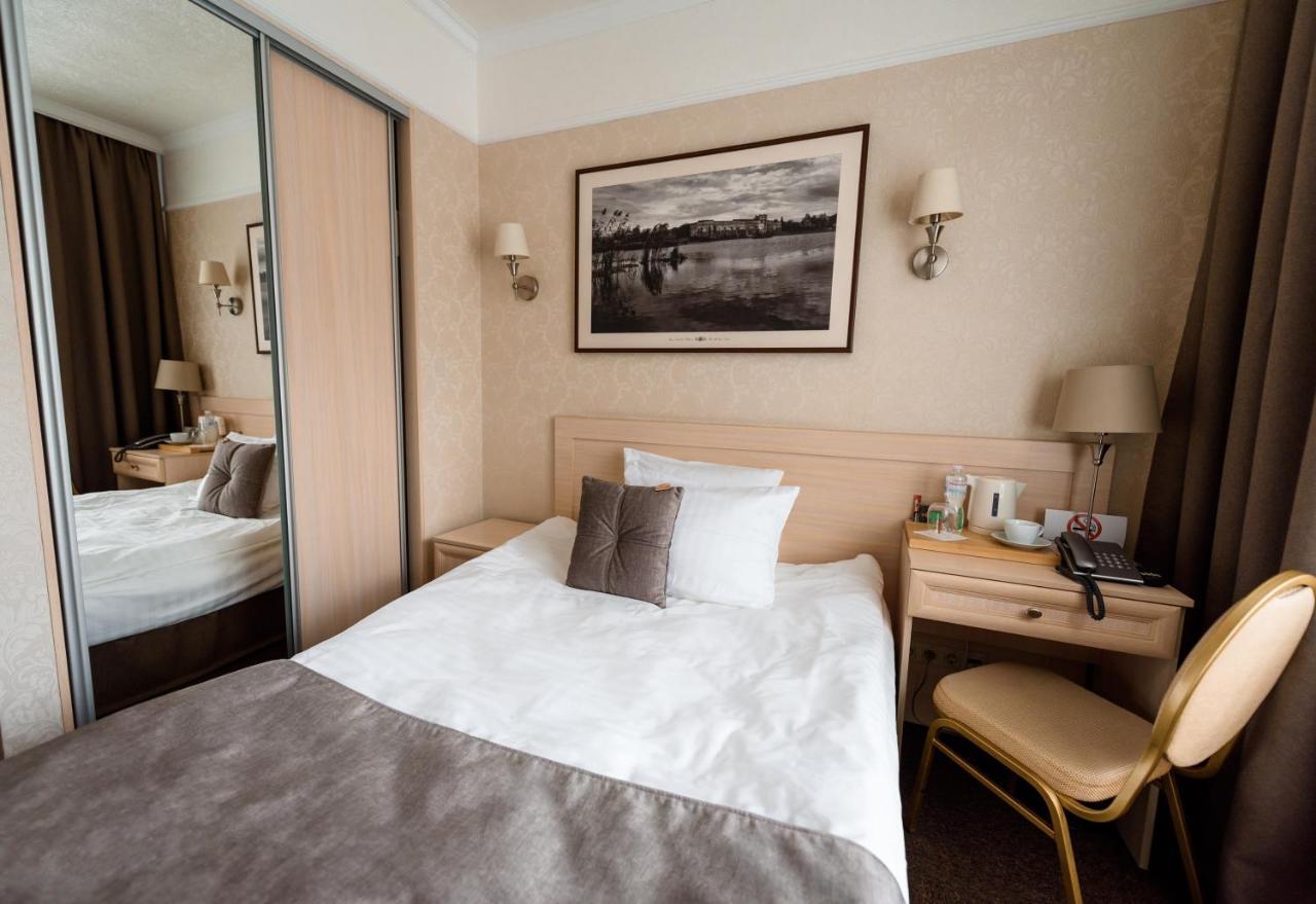 Nota Bene Hotel & Restaurant Lviv Bagian luar foto
