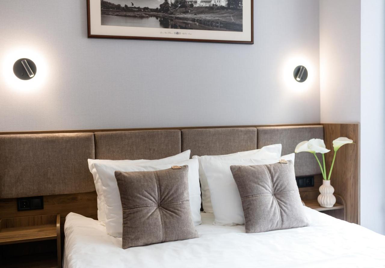 Nota Bene Hotel & Restaurant Lviv Bagian luar foto