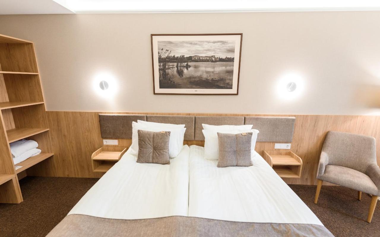 Nota Bene Hotel & Restaurant Lviv Bagian luar foto