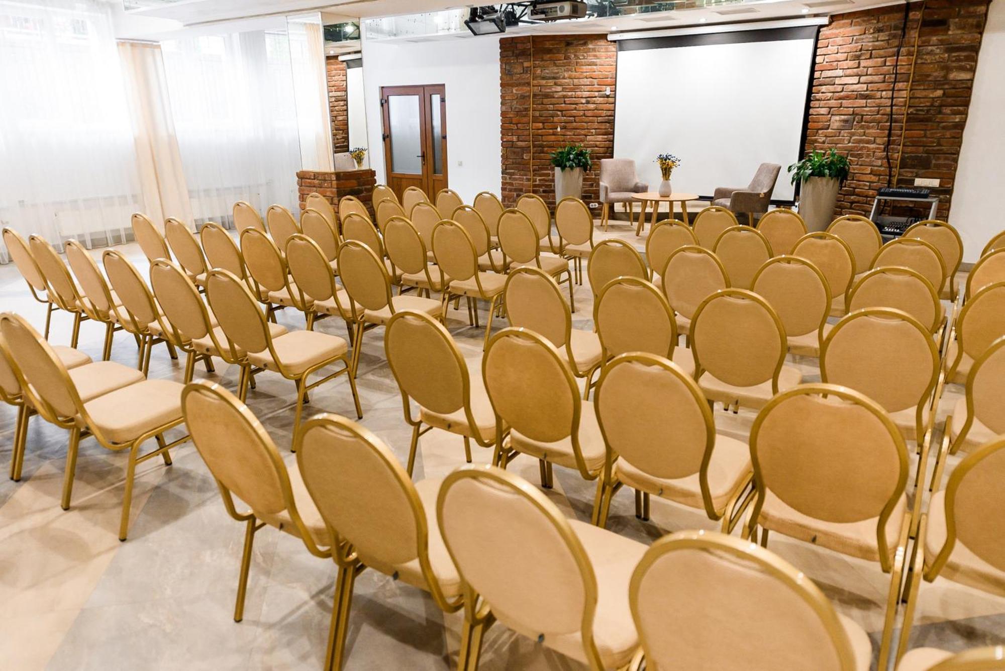 Nota Bene Hotel & Restaurant Lviv Bagian luar foto