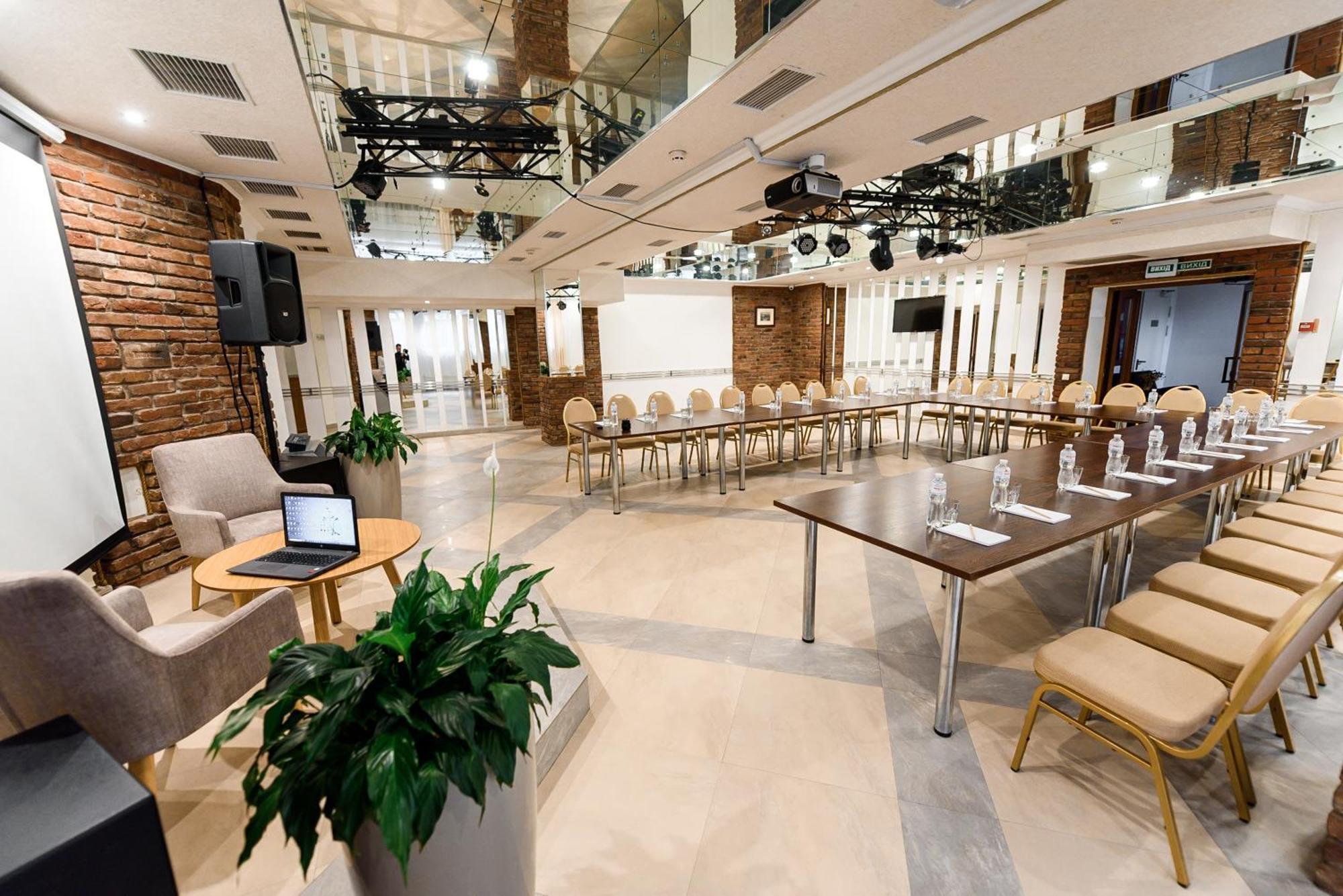 Nota Bene Hotel & Restaurant Lviv Bagian luar foto