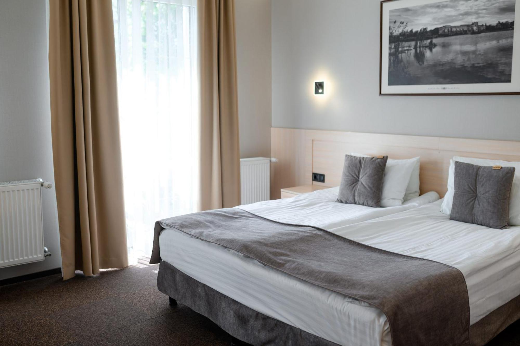 Nota Bene Hotel & Restaurant Lviv Bagian luar foto