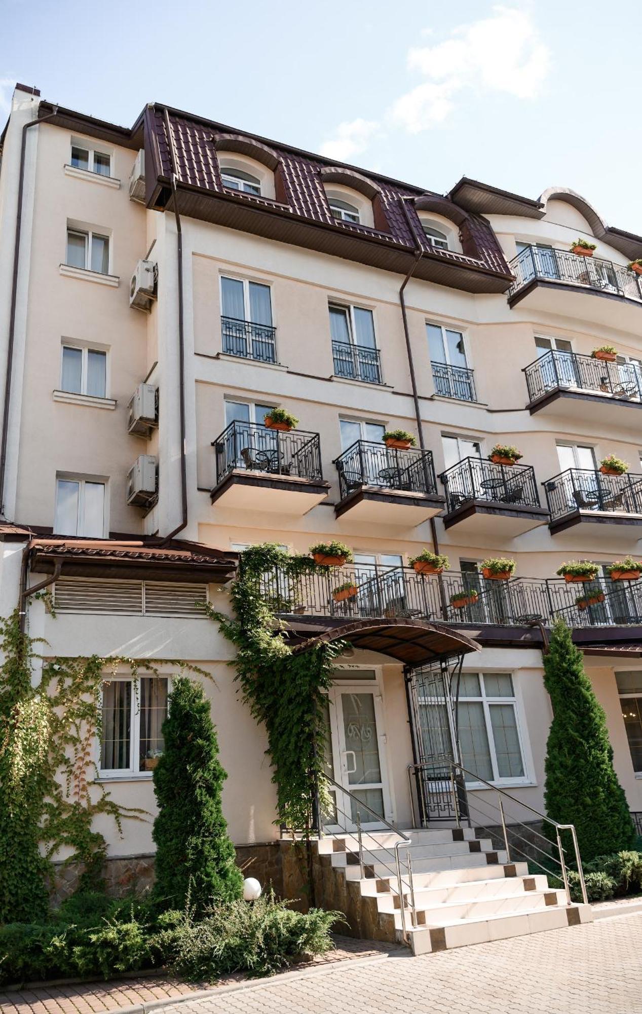 Nota Bene Hotel & Restaurant Lviv Bagian luar foto
