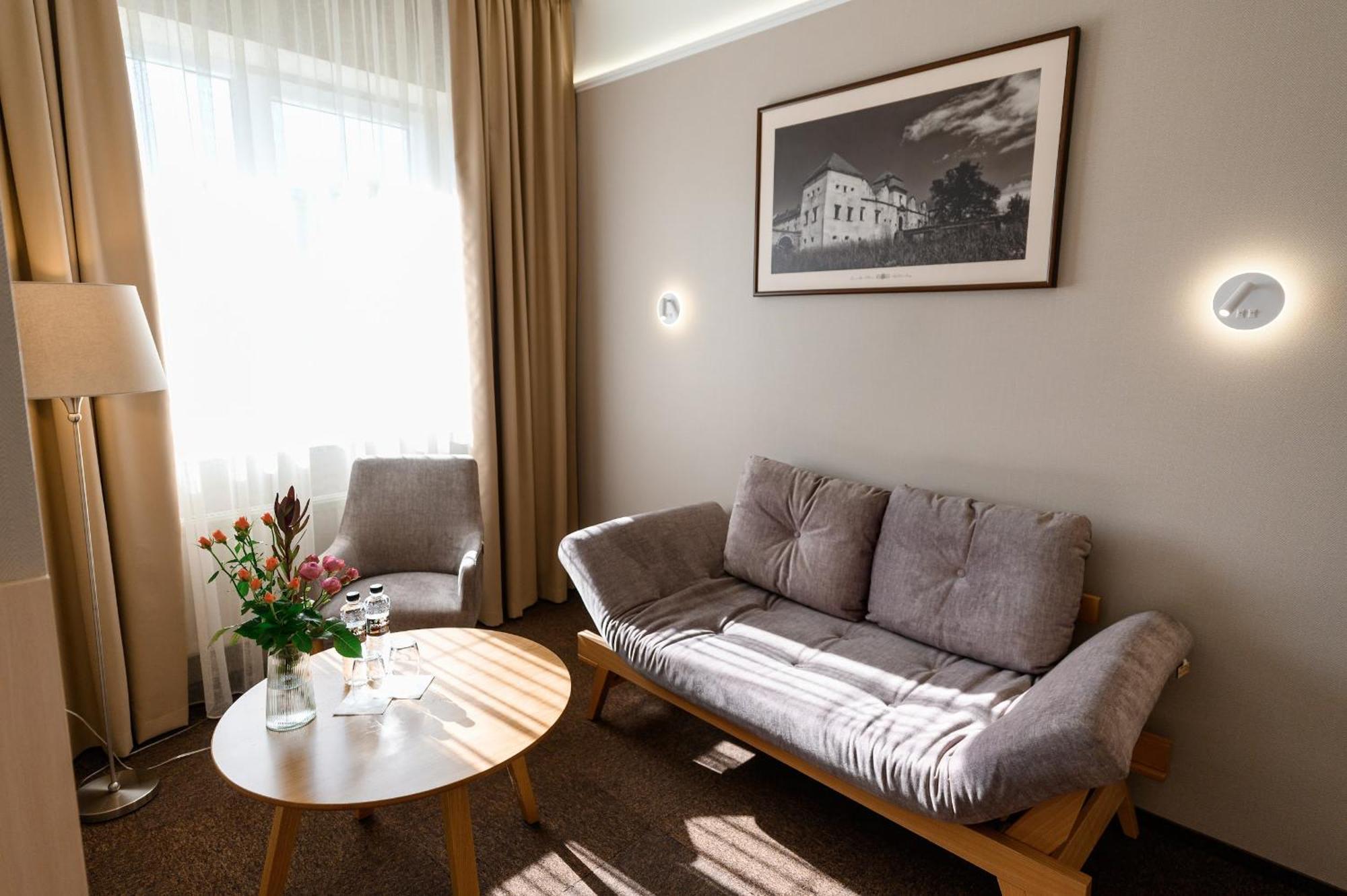 Nota Bene Hotel & Restaurant Lviv Bagian luar foto