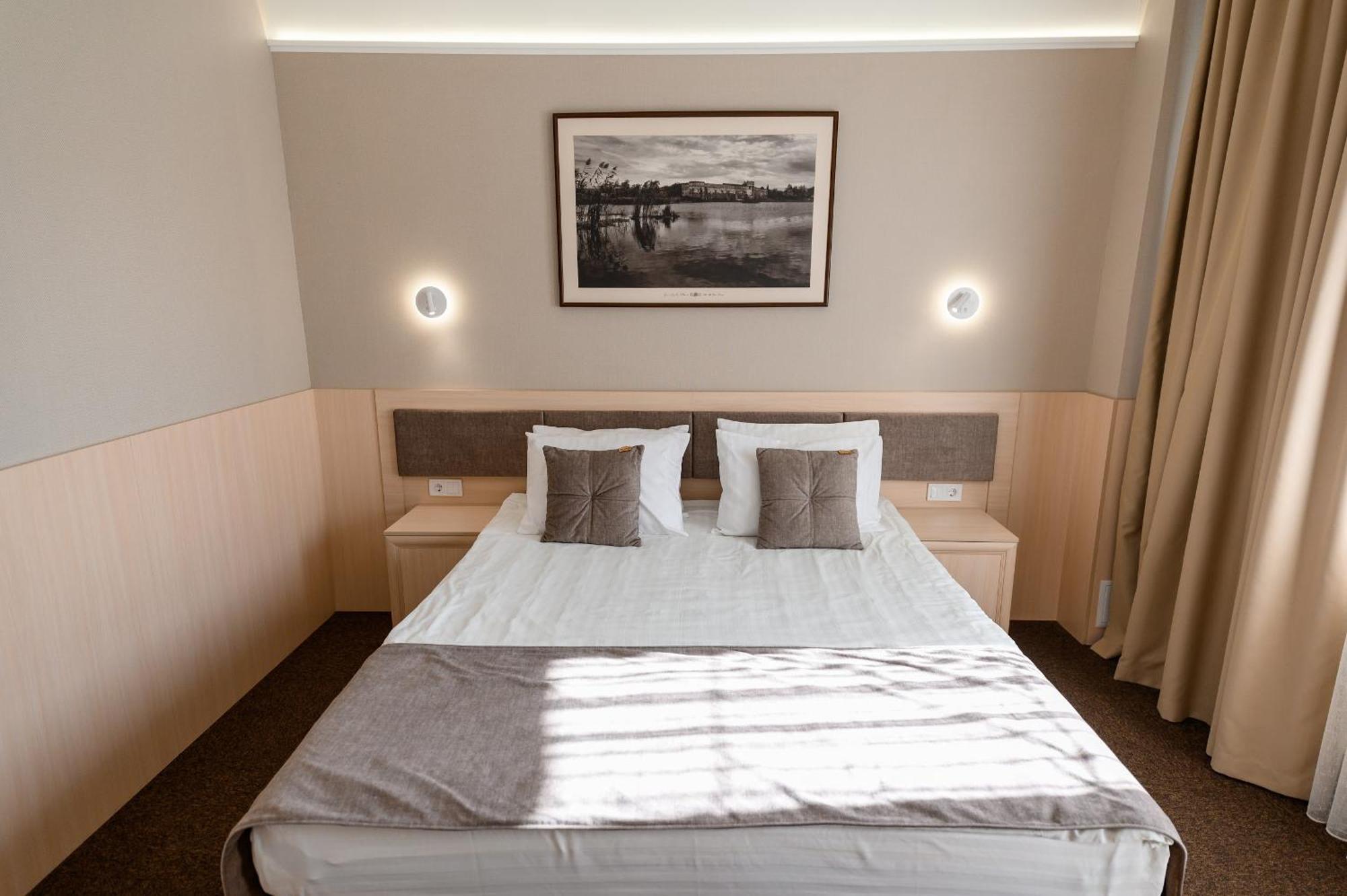 Nota Bene Hotel & Restaurant Lviv Bagian luar foto